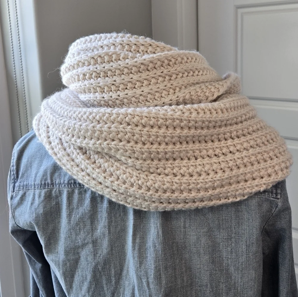 COACH CHUNKY KNIT INFINITY SCARF CREAM BIEGE LEATHER TAB KNITWEAR WOMEN OS COZY